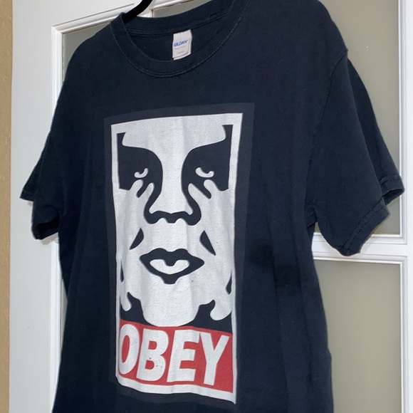 Obey Andre The Giant Shirt - Picture 2 of 5
